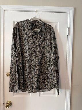 Express Black and White Leaf-Print Button-Up Shirt